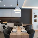 Sky View Design And Relax View With Free Parking *